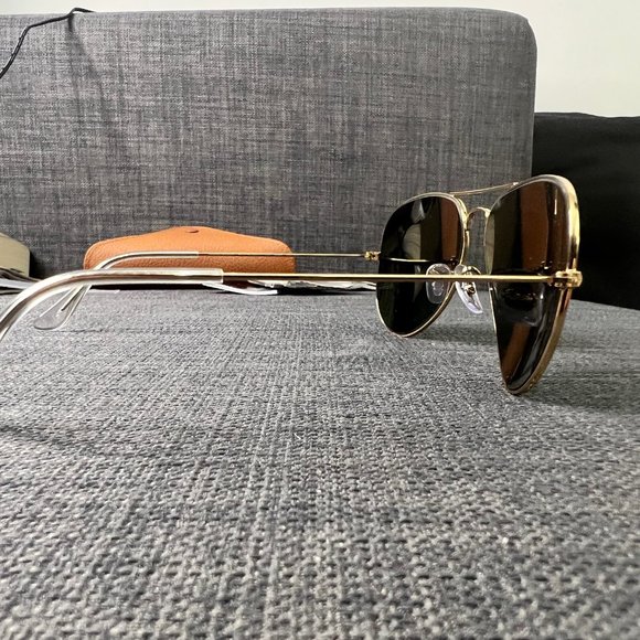 Rayban Gold Aviator Sunglasses (RB3025) - Picture 7 of 9